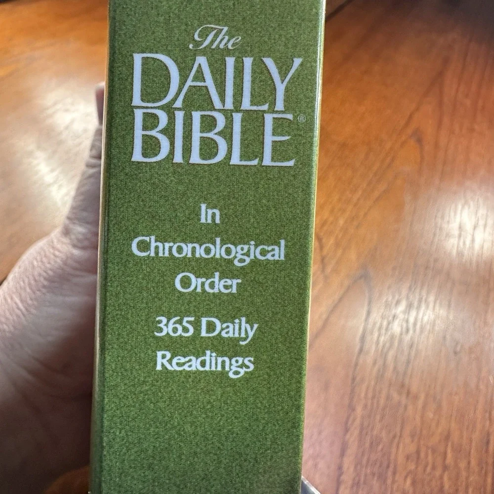 Daily Bible NIV 365‎ Daily Readings New International Version Chronological 1984